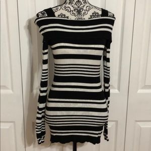 🔴 Potion Long sleeve, scoop neck blouse